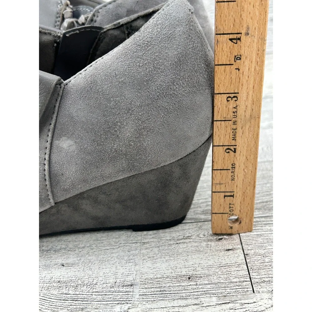 Clarks collection gray